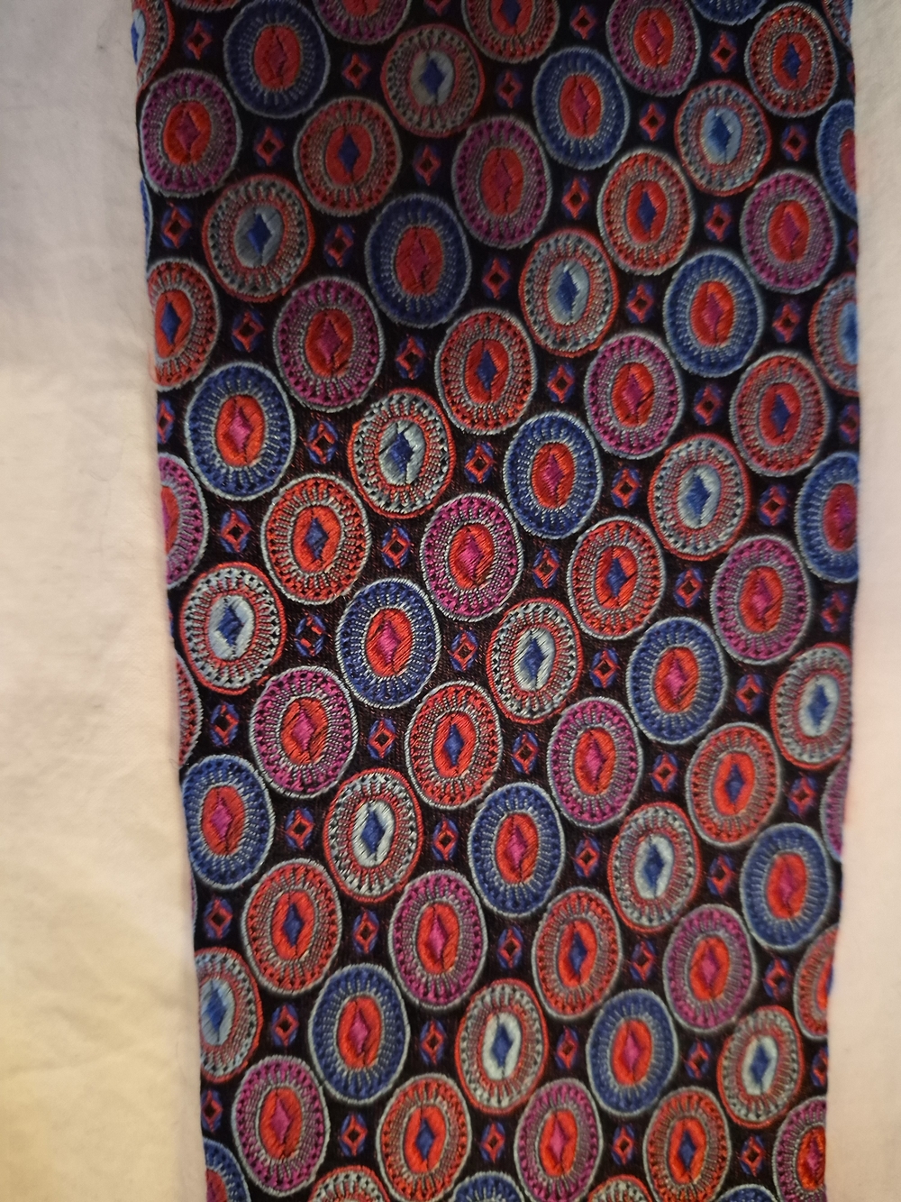 Men’s Silk Tie in Multicolor Geometric Medallion Pattern